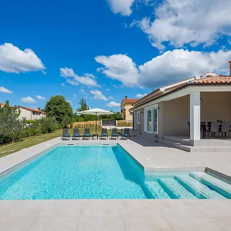 Nyaraló Amazing In With Outdoor Swimming Pool *