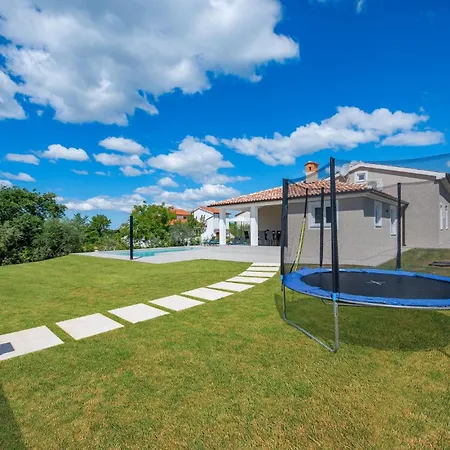 Nyaraló Amazing In With Outdoor Swimming Pool *