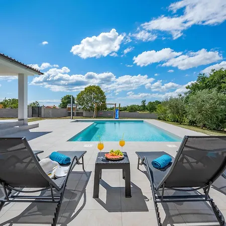 Amazing In With Outdoor Swimming Pool